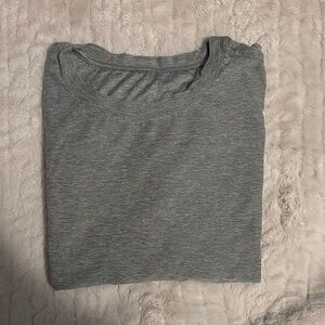 Vuori Heather Gray men’s Short Sleeve Tee